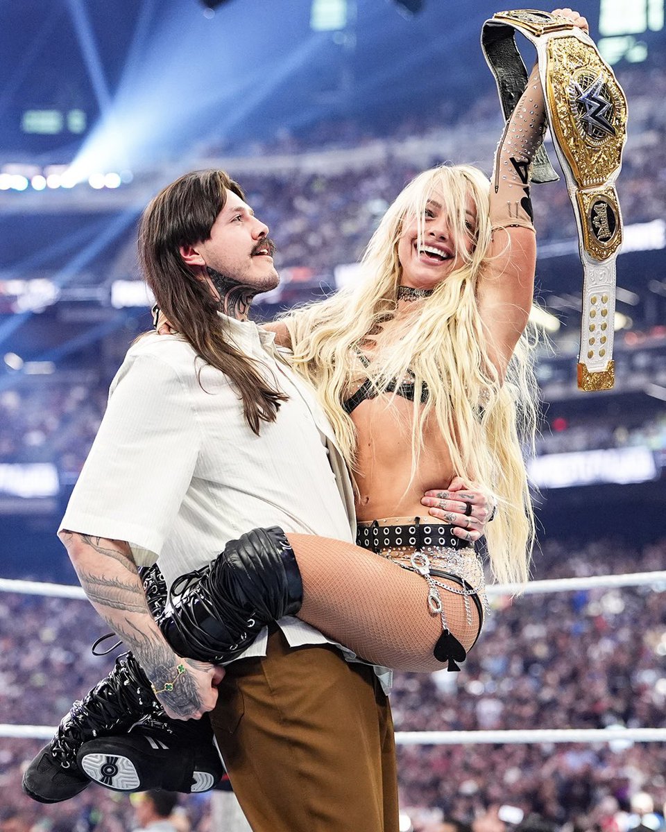AcervoWWBR's tweet photo. LIV MORGAN EM MENOS DE 4 ANOS:

• 3x Women’s World Champion
• 4x Women’s Tag Team Champion
• Primeira Women’s Crown Jewel Champion
• Vencedora do Royal Rumble
• Miss MITB (cash-in na mesma noite)
• Retorno do Ano (2024)
• Primeira a derrotar Rhea Ripley por pinfall em 796 dias

Liv Morgan derrotou grandes nomes como Stephanie, Ronda (3x), Trish, Becky, Rhea e Bianca.

Ela se estabeleceu como a principal estrela da WWE. 🔥