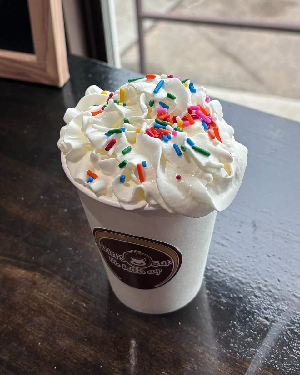 Let’s support this 19 year old black owned coffee shop ❤️❤️ Erin’s Cup  📍1212 w 111th st Chicago IL📍