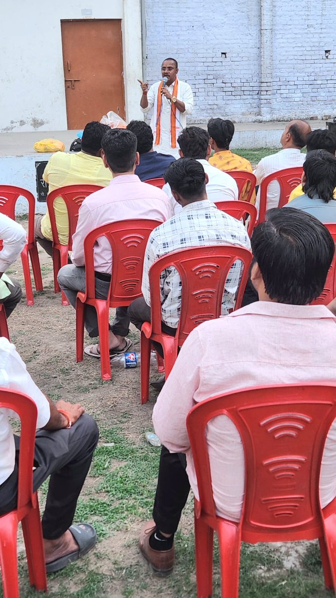 merohittsaxena's tweet image. I, Me &amp;amp; Myself #Country #1st...

 युवा नेता एवं भावी जनप्रतिनिधी अनुज श्री Prakhar Tiwari जी एवं शिवाला की क्षेत्रिय जनता द्वारा आयोजित भगवान श्री परशुराम जी के जन्मोत्सव  कार्यक्रम मे उपस्थित हो गणमान्य आतिथियो को सम्मानित कर , प्रभु की आरती का सौभाग्य प्राप्त किया ...
