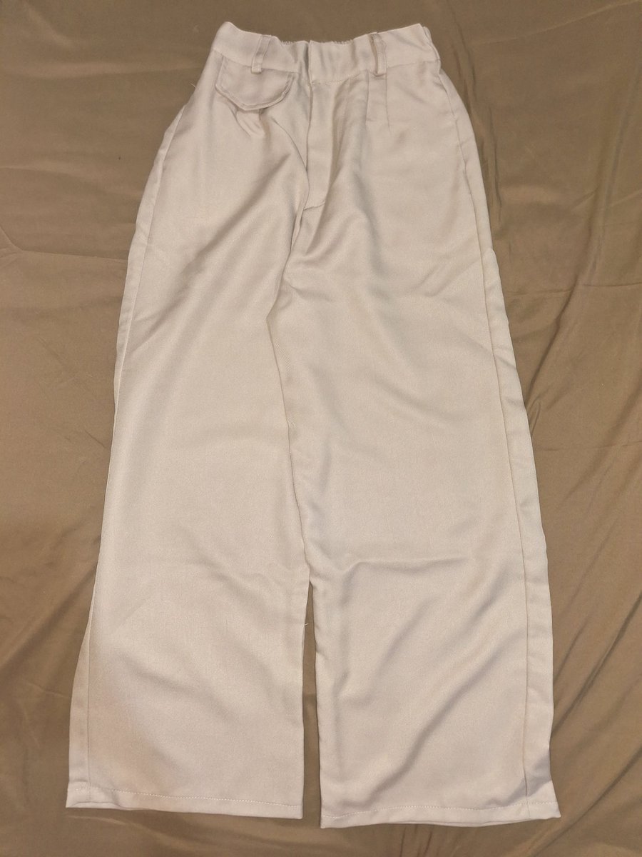 pinkitsme_'s tweet photo. @noemiiees under 50k semuaa, bisa oyenn
btw slide ketiga tu oro pants 40k
minat langsung dm aja yaaa 🙂‍↕️💕 https://t.co/ZRwyj0aAPB