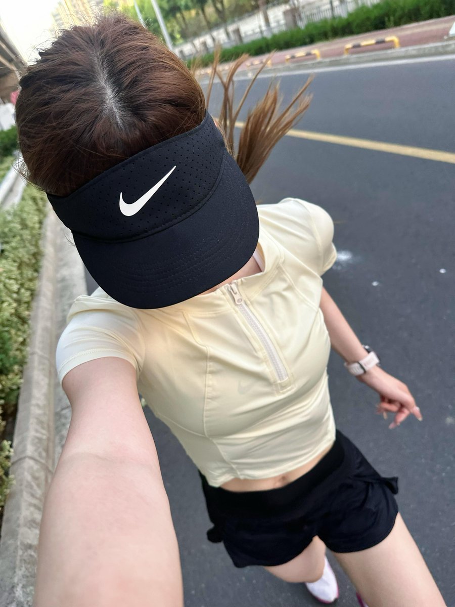 sdfdddfgt's tweet image. Chasing my own shadow today!  Can't get enough of this running weather. #Runner