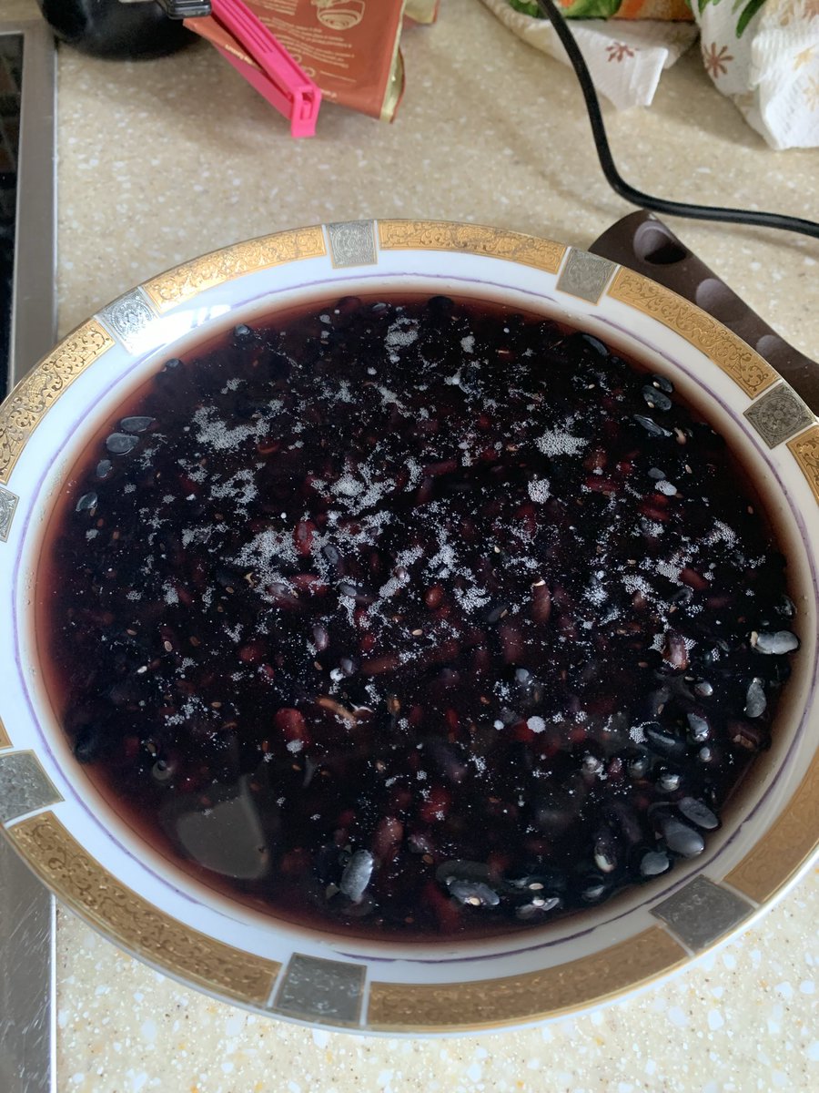 vaal_imp's tweet photo. я собралась с силами и приготовила feijoada! к сожалению, не все ингредиенты нашлись, но это не помешало мне переродится когда я начала есть. всем советую 10/10, вот только после такого ужина понадобится спячка kkkkkk https://t.co/LdU6dhPcHZ