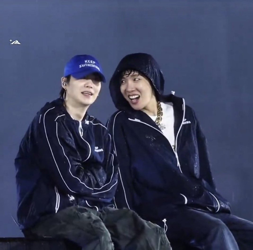 Robi⁷ is seeing bts! tweet media