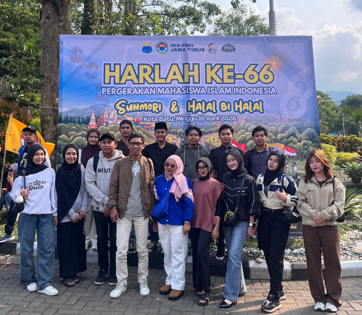 :: Sunmori dan Halal Bi Halal bersama IKA PMII Jawa Timur, Balaikota Among Tani Kota Batu. 
---------
"PMII Country: Terasa Hangatnya, Terasa Persahabatannya"
Tumbuh subur Pergerakanku ke-66 Th. 
💪💪

#sunmori