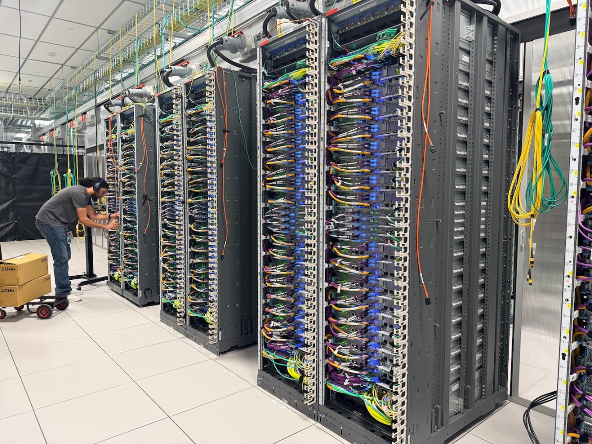 NexOfficialBlog's tweet photo. Cerebras just FILED FOR IPO! 🤯
The AI chip titan, reportedly sealing a **$10 BILLION deal with OpenAI**, is going public!

*   🚀 Redefining AI compute at scale.
*   ☁️ Already powering AWS data centers.

The future of AI acceleration is HERE. Don't blink! #AI #Cerebras #IPO

🔗 Source & Details: https://t.co/cDGOibsx92
