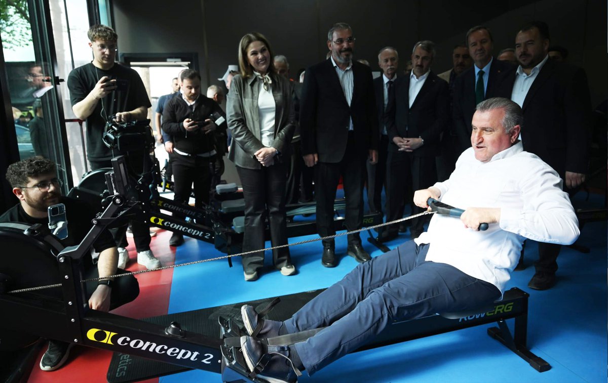 tededirnekoleji's tweet photo. T.C. Gençlik ve Spor Bakanımız Sayın Dr. Osman Aşkın Bak’ı kulübümüzde ağırlamaktan onur duyduk. Göstermiş oldukları ilgi ve nazik ziyaretleri için Sayın Bakanımıza çok teşekkür ediyor, şükranlarımızı sunuyoruz. @OA_BAK @gencliksporbak @Nesimiba https://t.co/PnKenfgP1T