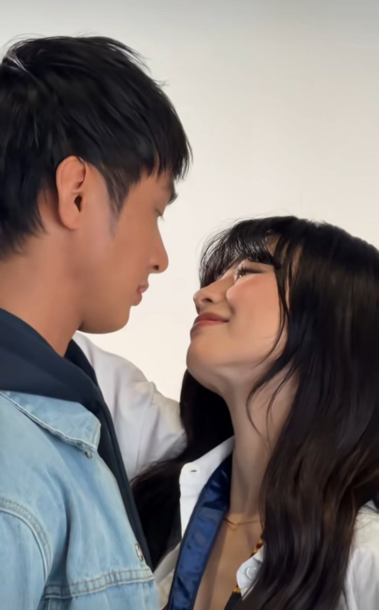 HQueen1234's tweet photo. Bagay na bagay talaga sila ang liliit ng mga mukha. Then yung body ni JM saktong sakto sa body ni Fyangiee even yung height difference nila saktong sakto sa forehead kiss
SLAY STAGE WITH JMFYANG
#StrengthInStyleJMIBARRA
#SOFIASMITHustleStep https://t.co/B2EBvjfy97