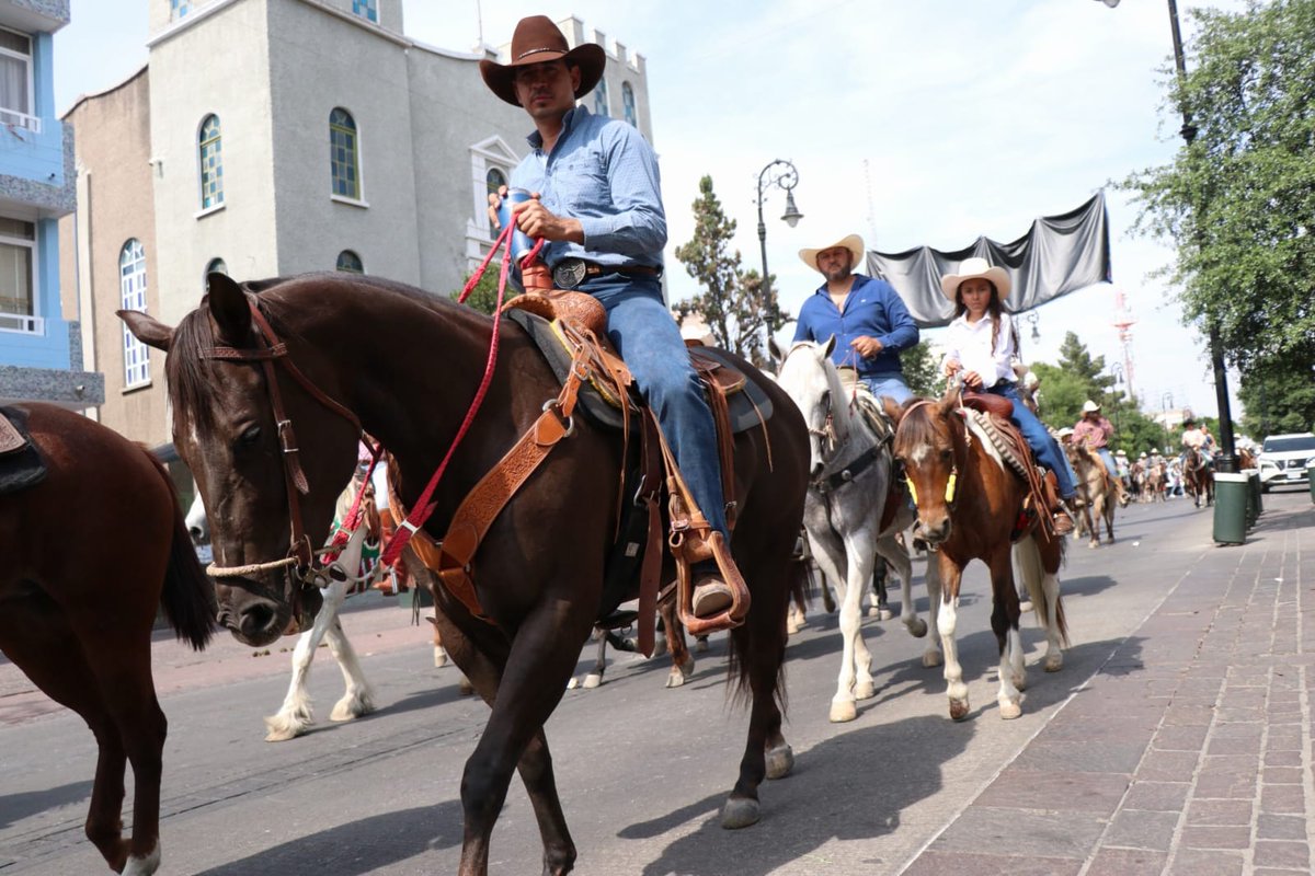 AViverosNoticia's tweet image. ASÍ SE VIVIÓ LA MAGNA CABALGATA DE LA FERIA NACIONAL DE SAN MARCOS | GALERÍA

#Aguascalientes #FNSM2026 #cabalgata

En su edición 2026 se contó con la asistencia de más de 4 mil jinetes, quienes recorrieron las calles más emblemáticas del municipio capital.