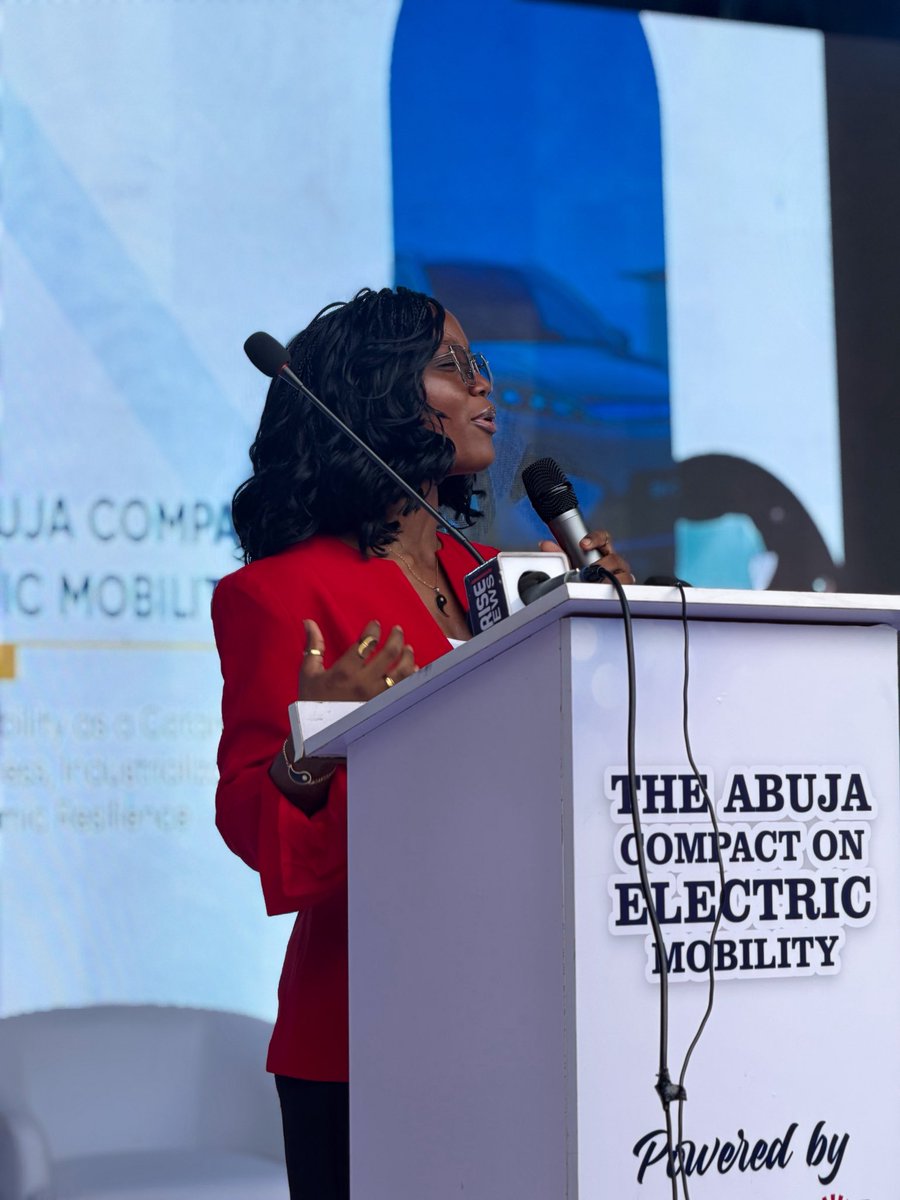 _CheJoy's tweet photo. I had the honour of performing a commissioned poem at the Abuja Compact on Electric Mobility Roundtable, convened by Bankrol CamelEV @bankrolcamelev in collaboration with Clean Technology Hub. 

#PerformancePoet  #BankrolCamelEV #Electriccars #ElectricMobility #CheJoy https://t.co/Z1eTNDYoNg