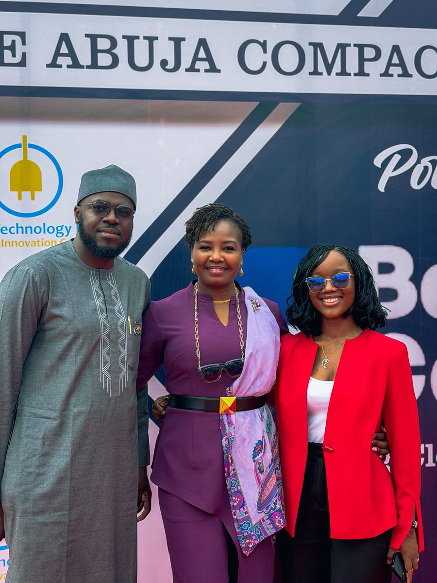 _CheJoy's tweet photo. I had the honour of performing a commissioned poem at the Abuja Compact on Electric Mobility Roundtable, convened by Bankrol CamelEV @bankrolcamelev in collaboration with Clean Technology Hub. 

#PerformancePoet  #BankrolCamelEV #Electriccars #ElectricMobility #CheJoy https://t.co/Z1eTNDYoNg