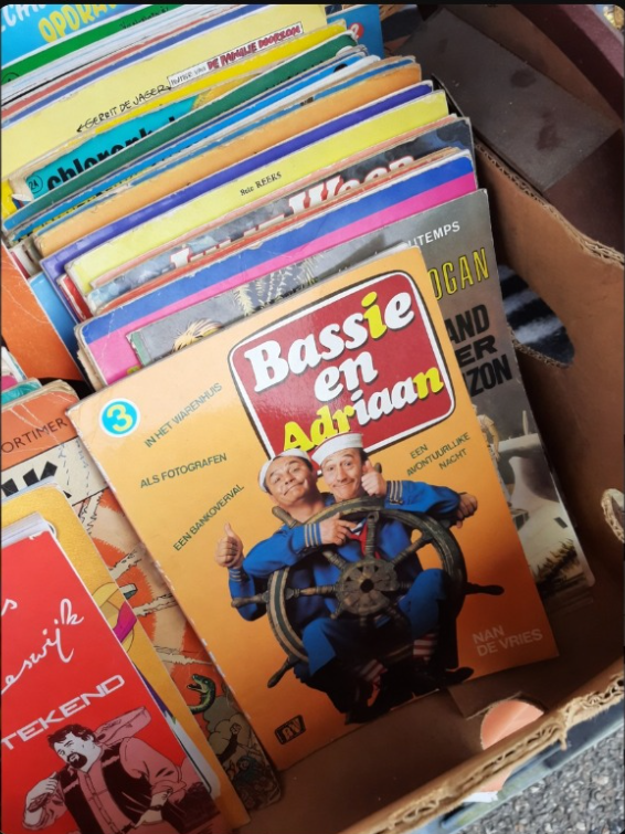 EllyDriebergen's tweet photo. Veel rommeltjes gezien vandaag #braderie #rommelmarkt. https://t.co/KiP0ZFOkx4