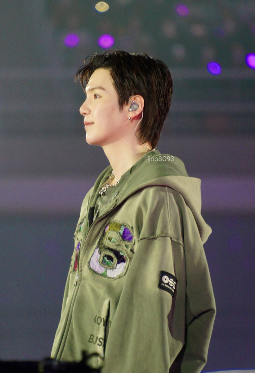 Yoongi just casually redefining what a perfect side profile looks like 🤌