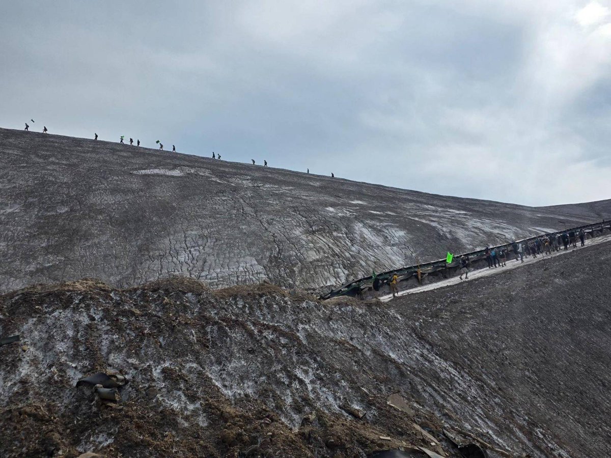 lessoulevements's tweet photo. Catalogne  - Montagnes de sel et voie ferrée désarmée : récit d’une journée  d’action contre Israël Chemicals avec les Revoltes de la Terra

👉Un récit en photo de la colonne internationaliste des Soulèvements de la terre : https://t.co/RtubecTojO https://t.co/LUOPCISYeY