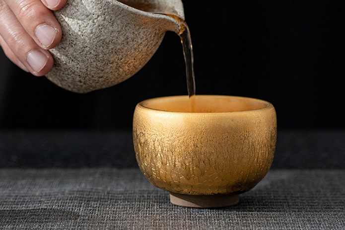 Kranite_'s tweet image. Golden Elegance Teacup ✨☕ 

Real 24k gold lining. Richer flavor. Timeless glow. 
The cup that turns every sip into a moment of quiet luxury. 
Heirloom quality. Built to last generations. 
kranite.com/products/golde… 🔗 

#GoldenTeacup #24kGold #QuietLuxury