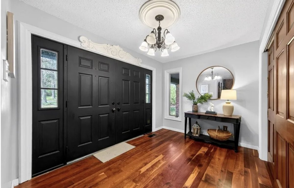 CountryLife717's tweet image. $499,999. #Tudor Style #Missouri #Home  on 12.66 Acres. This four bedroom home exudes comfort and elegance. countrylifedreams.com/tudor-style-mi…