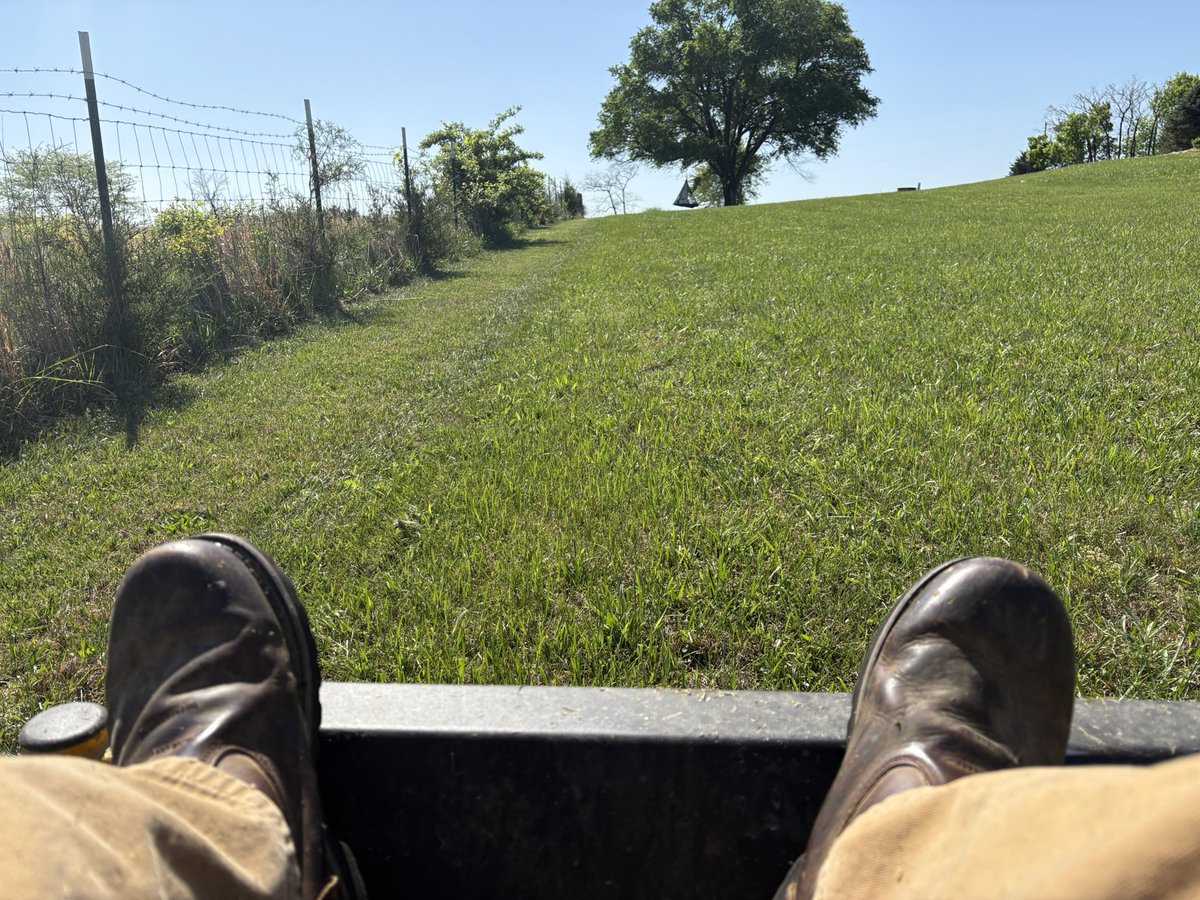 MAC_President's tweet photo. This week’s mowing therapy brought to you by the top 30 country hits from this week in 1989. https://t.co/z5miYWDVSI
