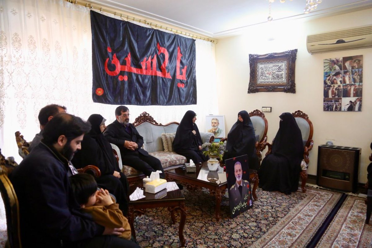 زهرا #بهروزآذر، معاون رئیس‌جمهور در امور زنان و خانواده با خانواده امیر سپهبد شهید سید عبدالرحیم موسوی دیدار کرد.

<a href="/behrouzazar/">زهرا بهروزآذر | Zahra Behrouzazar</a>