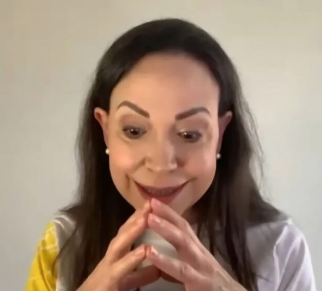 _Gretta_Conroy_'s tweet photo. Hola, @carlosbaute
Sus canciones son una pifia.
Pero como taxónomo le veo cierto futuro. 
Clasificó a cierto especimen como primate, ¿sería tan amable de ilustrarnos ante qué tipo de criatura nos encontramos aquí?

Gracias, amorrrrrr 😘😘😘 https://t.co/qyHC1hqvBV