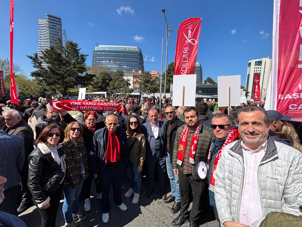 mulayimdemirtas's tweet photo. Bugün Ataşehir’deydik.
Ataşehir halkının iradesine ve ülkemizin geleceğine sahip çıkmak için omuz omuza yürüdük.

Halkın gücüne, dayanışmaya ve demokrasiye olan inancımızla geri adım atmıyoruz.
Birlikte yürüyoruz, birlikte kazanacağız. https://t.co/Quv6JJG8uy