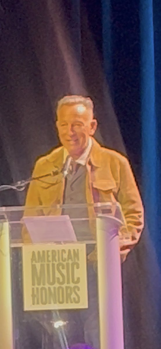 Linda Farrell tweet media