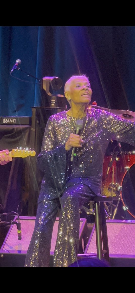 Linda Farrell tweet media