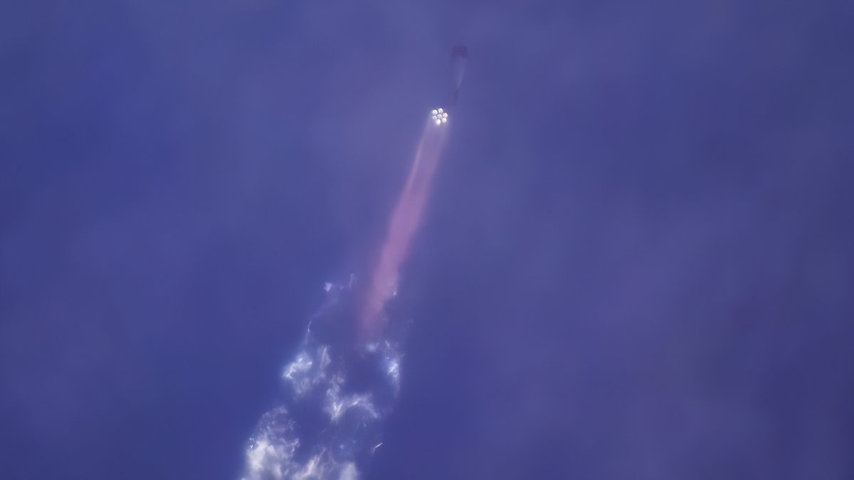 🚀 <a href="/blueorigin/">Blue Origin</a> New Glenn Bluebird Block 2 #2
4/19/2026

Frame Grabs from Video

By Chuck Briggs for <a href="/SpaceLaunchNow/">Space Launch Now 🚀</a>