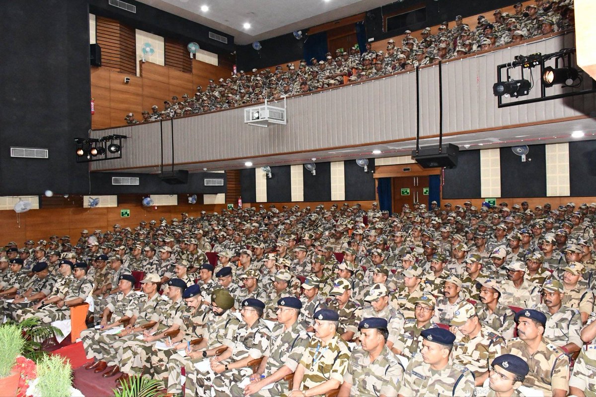 SunandaSSinha's tweet image. Unbelievable - Chiefs of BSF, CRPF, SSB, ITBP &amp;amp; CISF - all came together in #Kolkata to discuss one state ‘election’?
A full-fledge #military conference to deliberate as how to hold “free and fair” elections in #WestBengal!
Is this #BengalElection2026 or #OperationSindoor? Or,