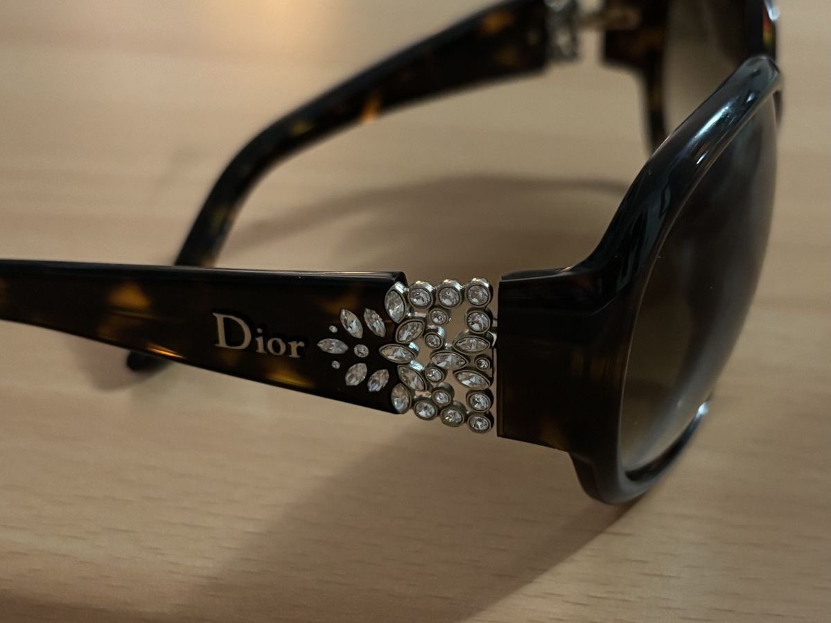 in red dreamś tweet media