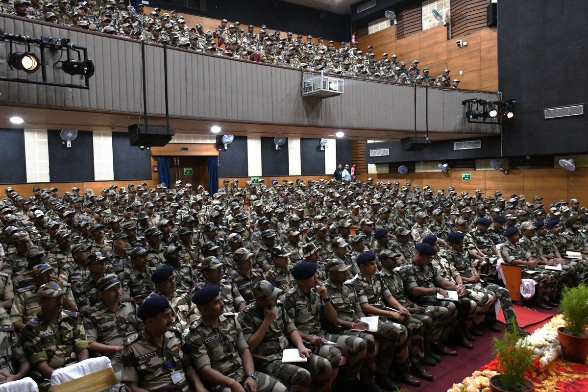 SunandaSSinha's tweet image. Unbelievable - Chiefs of BSF, CRPF, SSB, ITBP &amp;amp; CISF - all came together in #Kolkata to discuss one state ‘election’?
A full-fledge #military conference to deliberate as how to hold “free and fair” elections in #WestBengal!
Is this #BengalElection2026 or #OperationSindoor? Or,