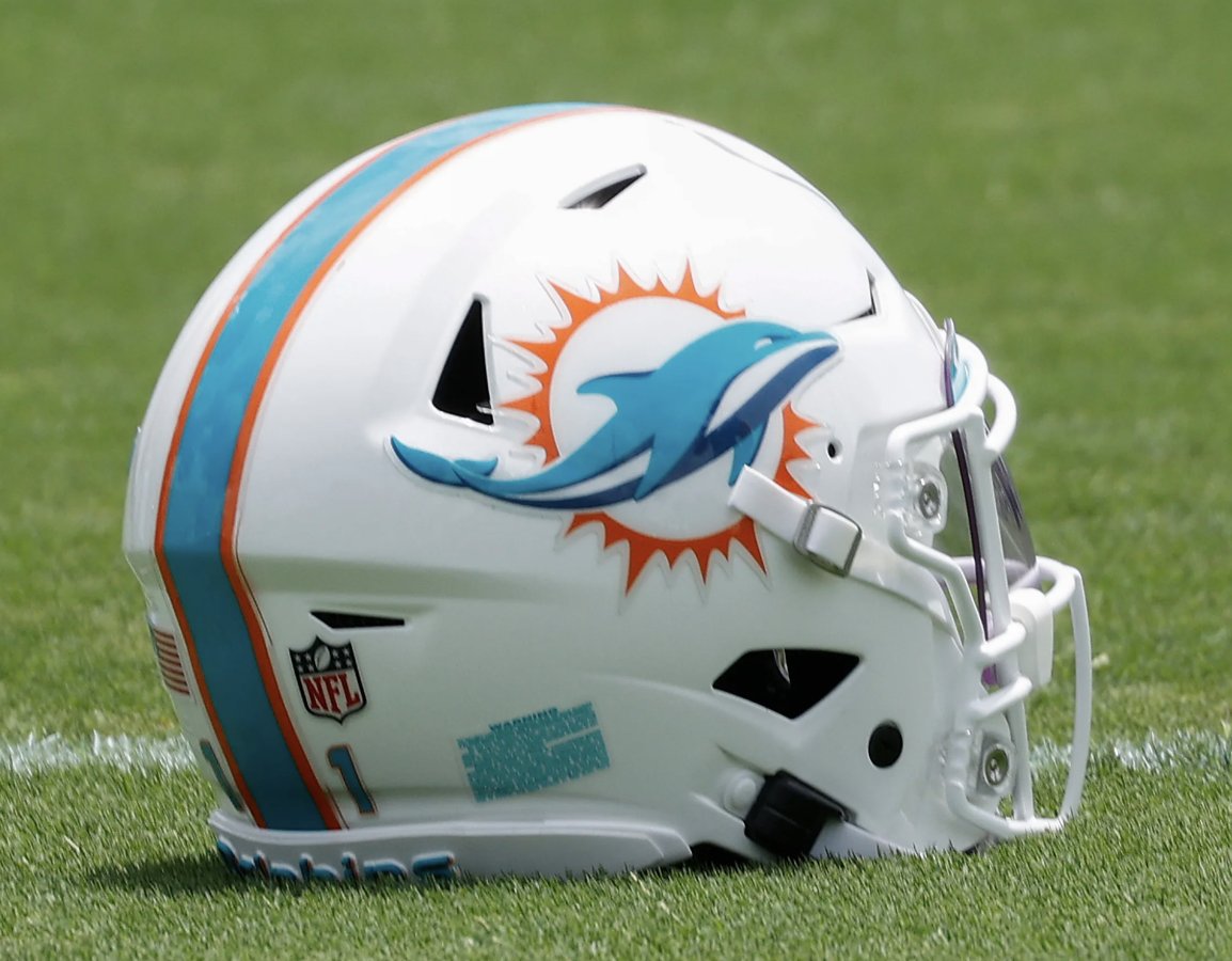 Green19Football's tweet image. A new coaching staff and Malik Willis take the reins in Miami, signaling a complete offensive reset focused on mobility and physical play.

#Dolphins 2026 Roster Intelligence Breakdown

green19.net/news/miami-dol…

#FinsUp #Miami #NFL