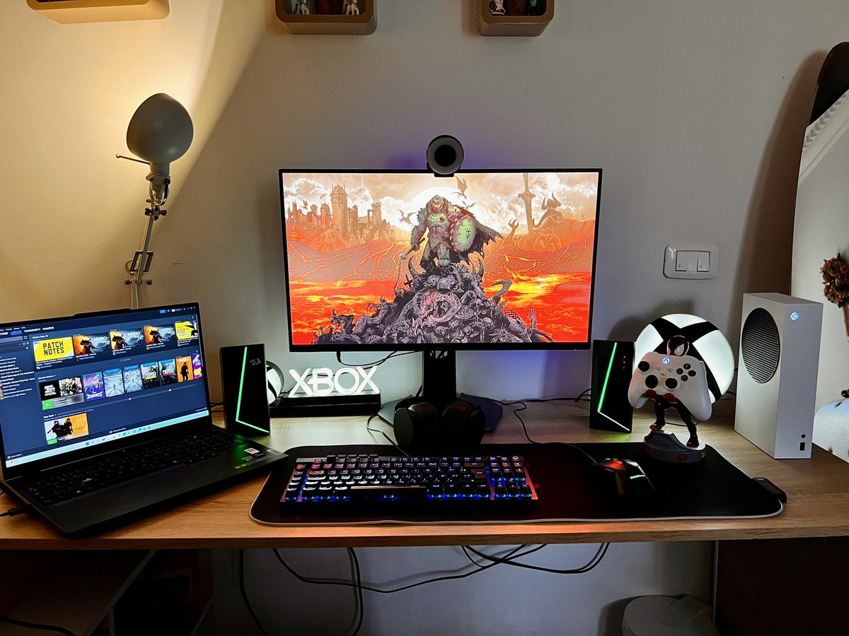 hamzue05's tweet image. I’m back home for 10 days ! 🤩

Rate my gaming setup from 1-10 ! 🤩
#Gaming