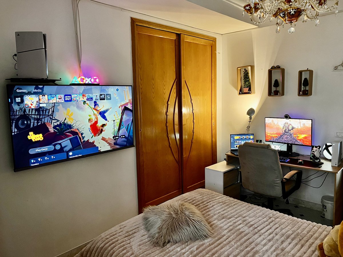 hamzue05's tweet image. I’m back home for 10 days ! 🤩

Rate my gaming setup from 1-10 ! 🤩
#Gaming