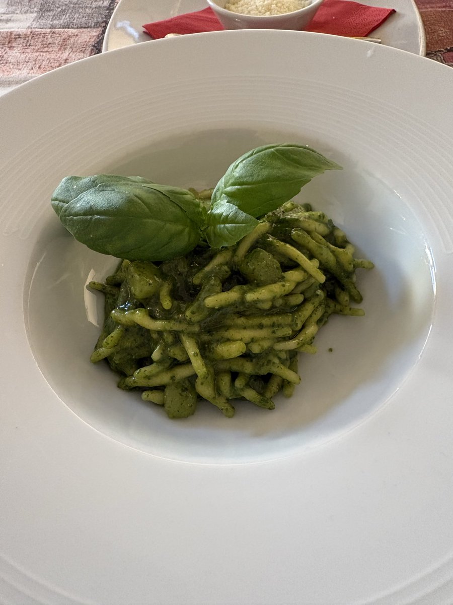 Herrmaennchen's tweet photo. Mangia bene, ridi spesso, ama molto. #Albenga https://t.co/0J31Hwn1tz