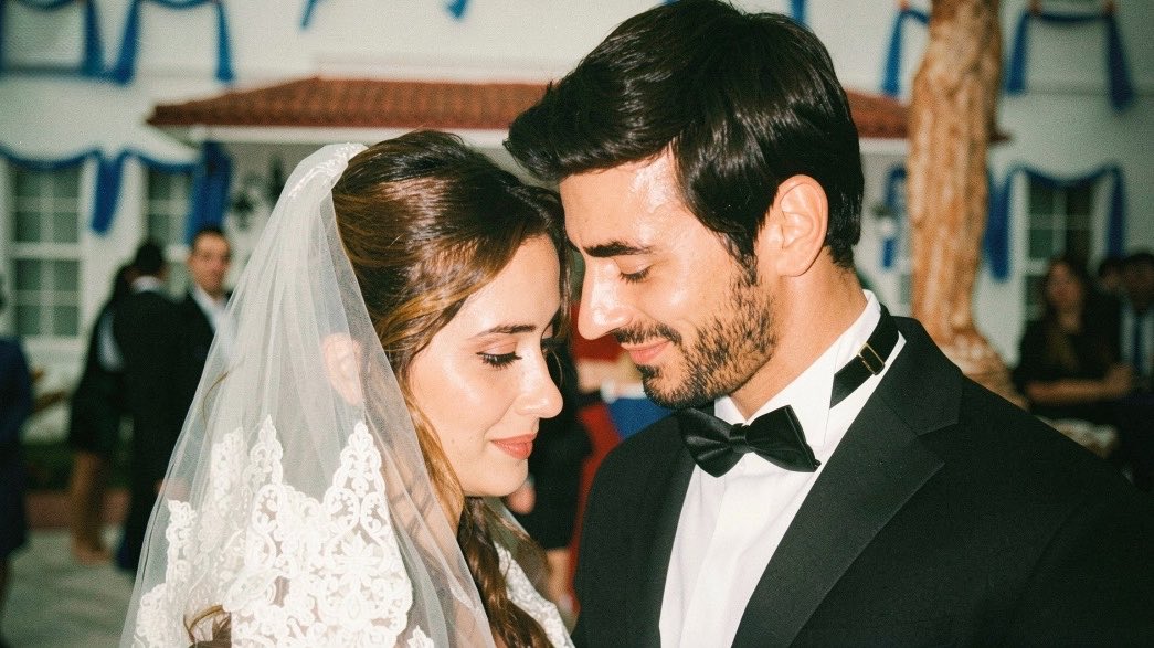 aviixemsu's tweet photo. straight out of their wedding album 💍 https://t.co/HngpAHnvpC