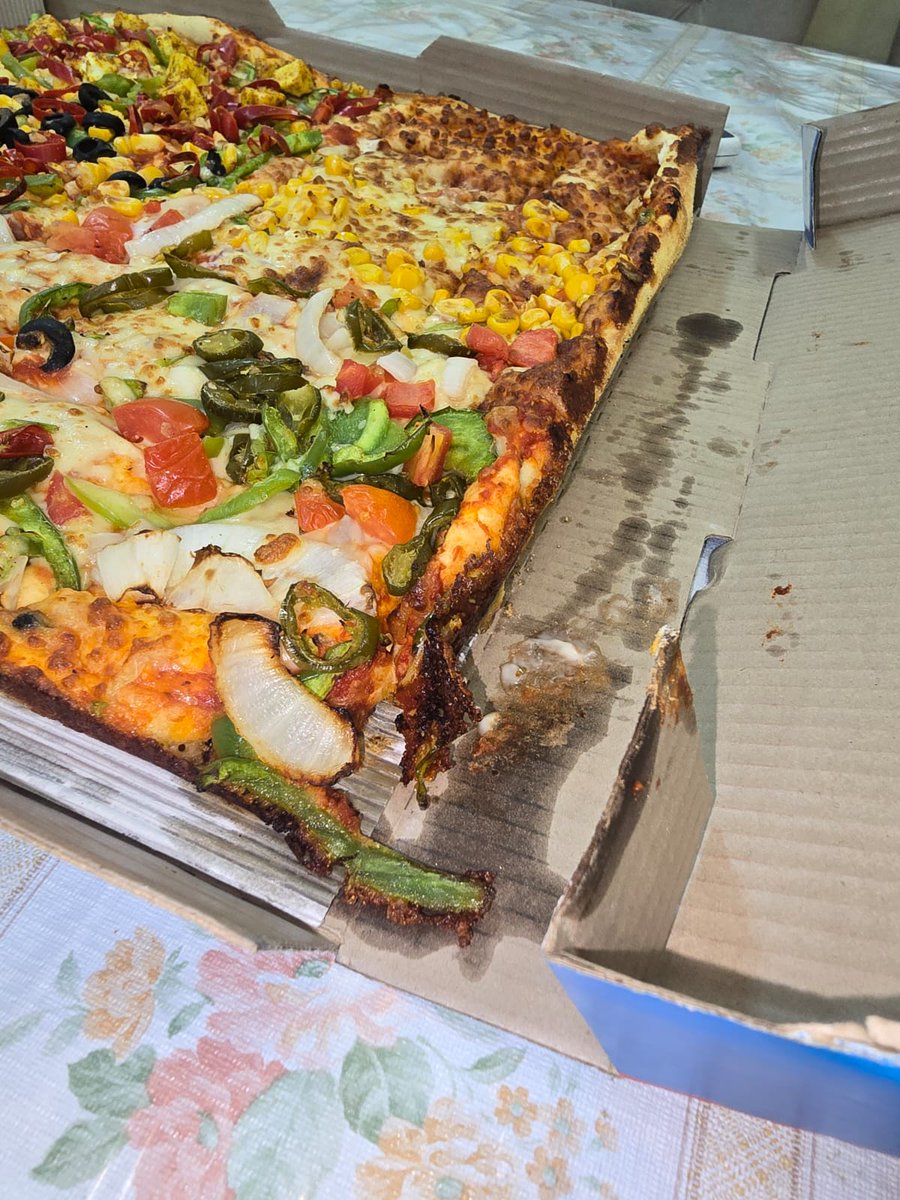 IDCorp2425's tweet photo. @CareDominos This is what i got from chandigarh outlet . The pizza was damaged as it was not properly packed . The pizza was cold . The base was already soggy . The pizza was not in an edible state . I immediately informed at the app bases help , but nothing.  We wanted to eat the food but ? https://t.co/IQovysc3RG