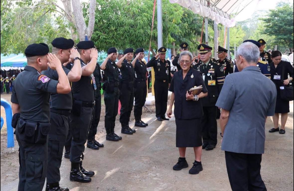 POLICE TV tweet media