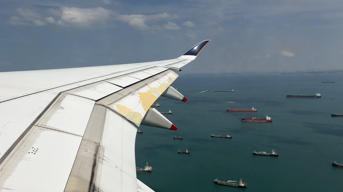 TransitPassport's tweet photo. Changi Airport and View of The Busy Shipping Lane 

#Singapore #ChangiAirport https://t.co/ekVuOIR1ZO