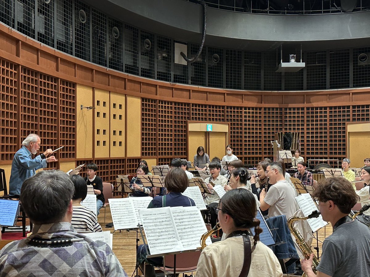 tadwindsymphony's tweet photo. 本日から4/22（水）第28回定期演奏会に向けてのリハーサル初日がスタート🎬

リハ1日目は本年度吹奏楽コンクール課題曲を中心に深堀りいたしました🎼

タッドならではの響きを是非お楽しみに！

＼🎫イープラスで発売中✨／

#タッドウインドシンフォニー
#鈴木孝佳
#吹奏楽 https://t.co/vq8rgQoMEp