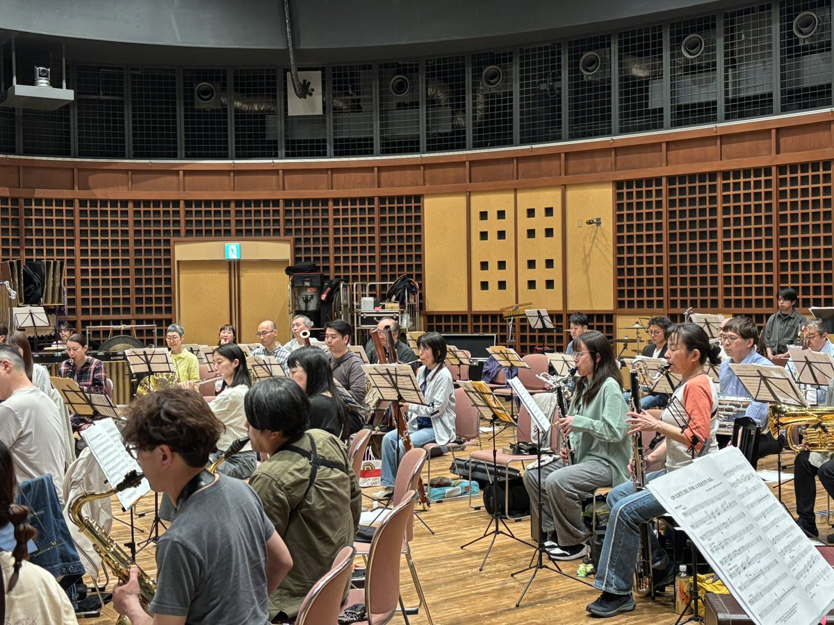 tadwindsymphony's tweet photo. 本日から4/22（水）第28回定期演奏会に向けてのリハーサル初日がスタート🎬

リハ1日目は本年度吹奏楽コンクール課題曲を中心に深堀りいたしました🎼

タッドならではの響きを是非お楽しみに！

＼🎫イープラスで発売中✨／

#タッドウインドシンフォニー
#鈴木孝佳
#吹奏楽 https://t.co/vq8rgQoMEp