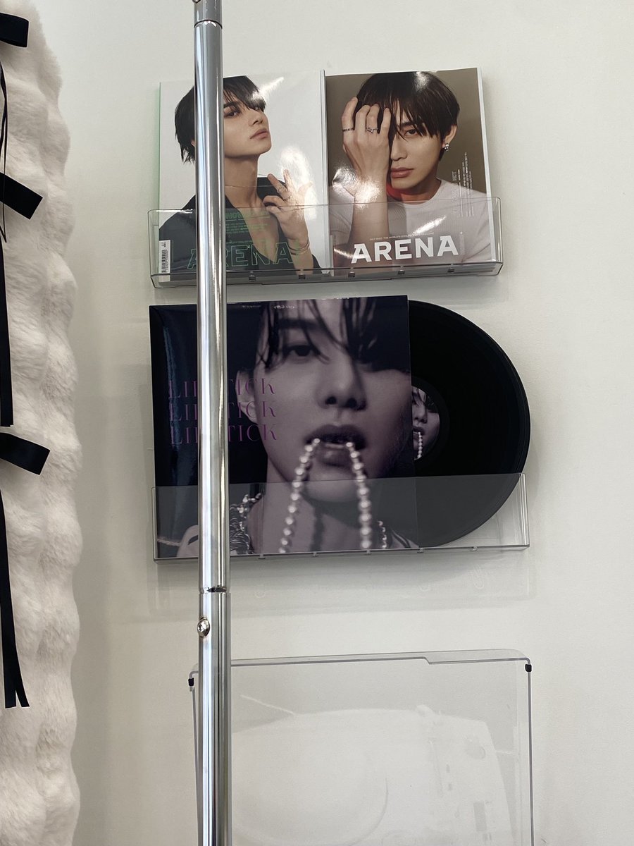 OP ไปคาเฟ่ของจองพือ เจ้าของร้านบอกว่าได้ลายเซ็นจองอูมาจากคนรู้จักที่ฝึกทหารร่วมกันกับจองอู

🐶: To. Yourway ♡
         สวัสดีครับ~ จองอู NCT เองนะครับ!! หวังว่าปีนี้จะเป็นปีที่เต็มไปด้วยเรื่องราวดี ๆ นะครับ!! เป็นกำลังใจให้เสมอนะครับ!!♡ 
2026.01.13

#정우 #JUNGWOO #จองอู #NCT