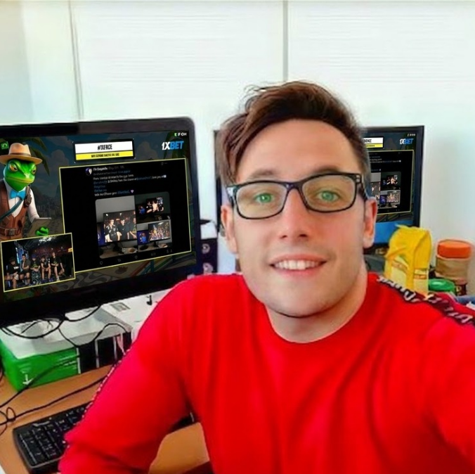 Lucstolsh's tweet photo. #forg1face aca en la ofi bancando a la banda!! https://t.co/Wk3pQWYf7C
