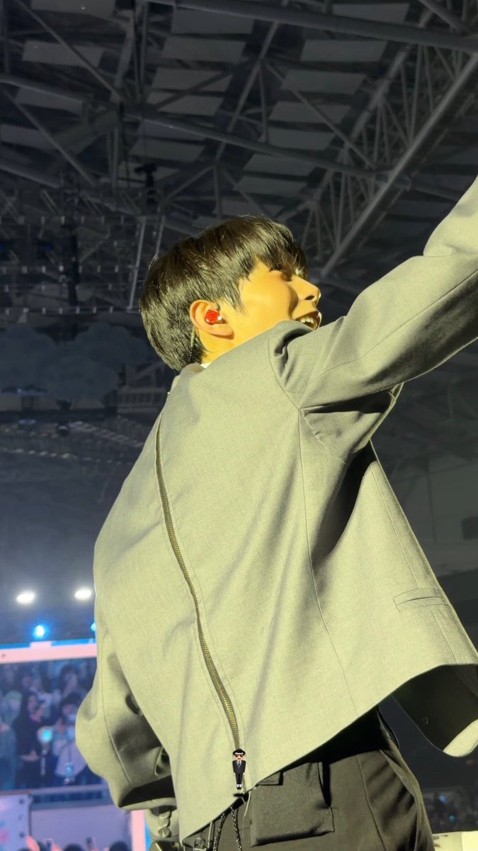 🕴🏻 tweet media