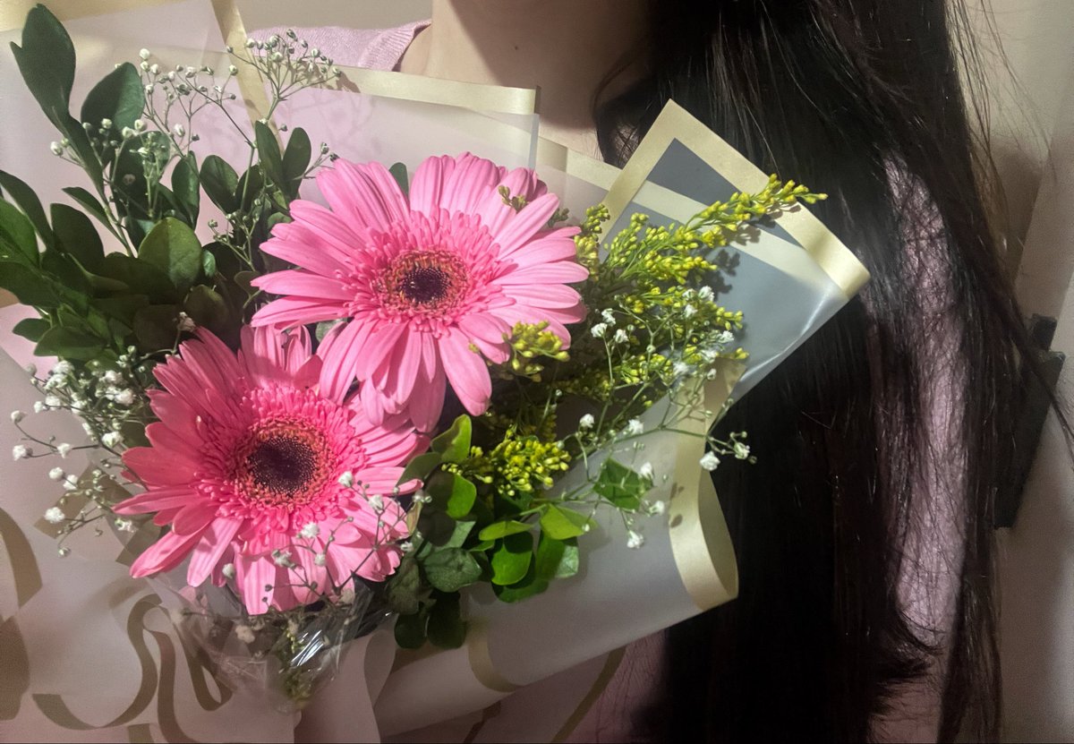ele me faz muito feliz ♡