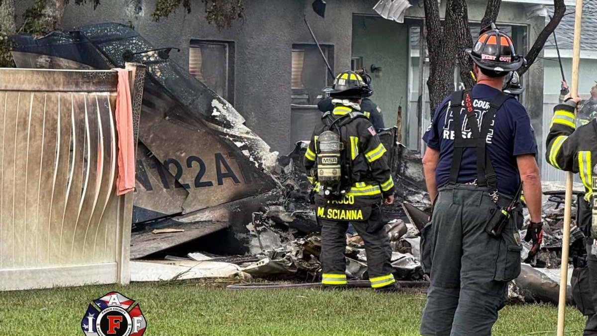geotechwar's tweet image. At least one person is dead after a small plane crashed into a residential neighborhood in Pasco County, Florida, on Sunday morning. #plane #crash