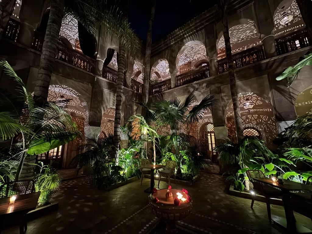 PodcastPure's tweet image. Riad or hotel in Marrakech? 🤔

Your stay = your entire experience

Here’s how to choose 👇
🔗 buff.ly/SrgBQcH

#TravelTips #MarrakechHotels