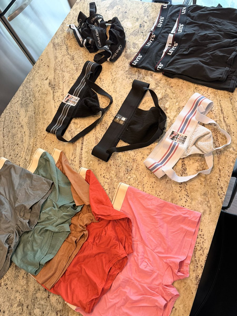 broafterdark's tweet photo. Spring cleaning ☀️ successful underwear purge https://t.co/dDIzSY7ait