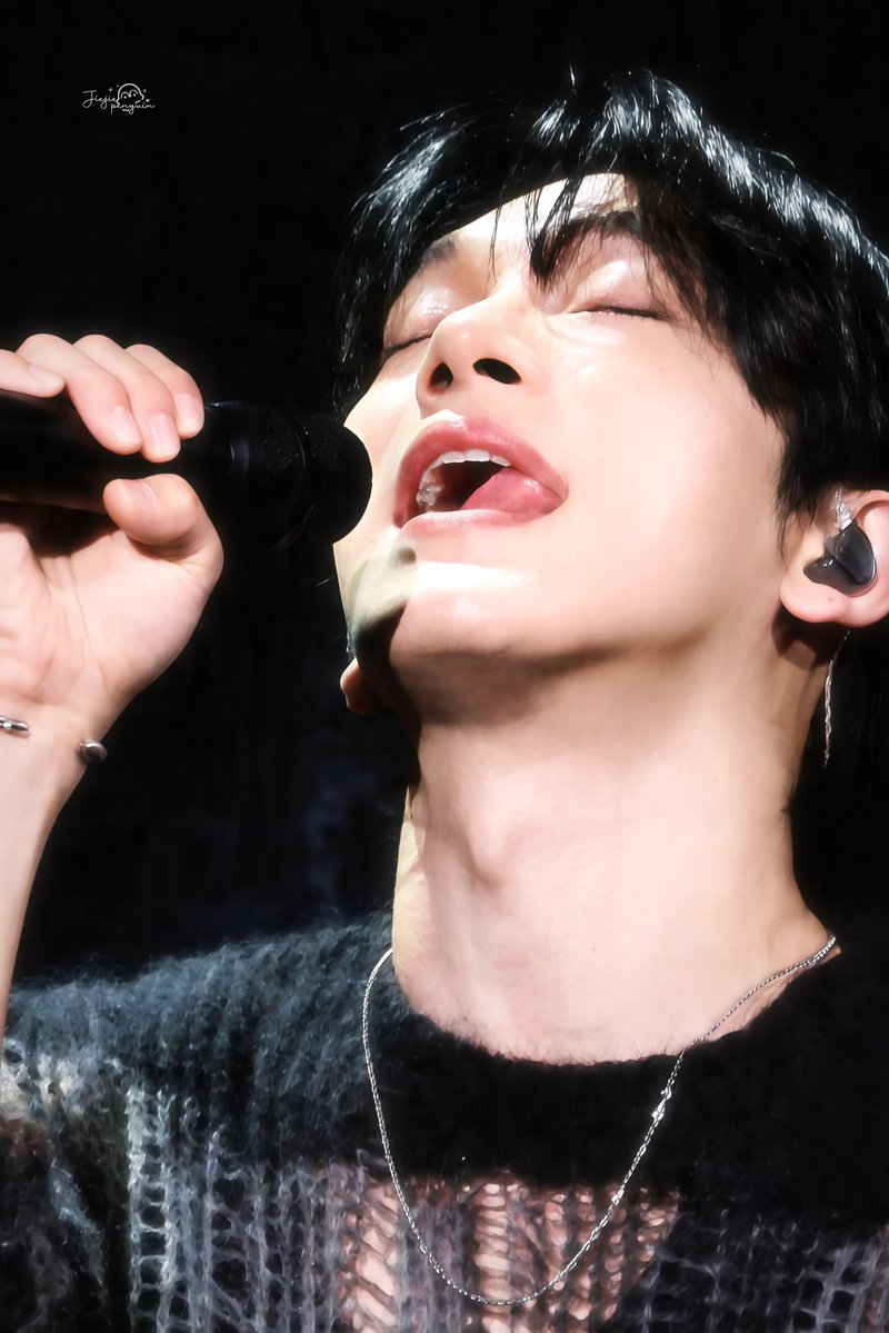 his majesty <a href="/CHEN_INB100/">CHEN_official</a>