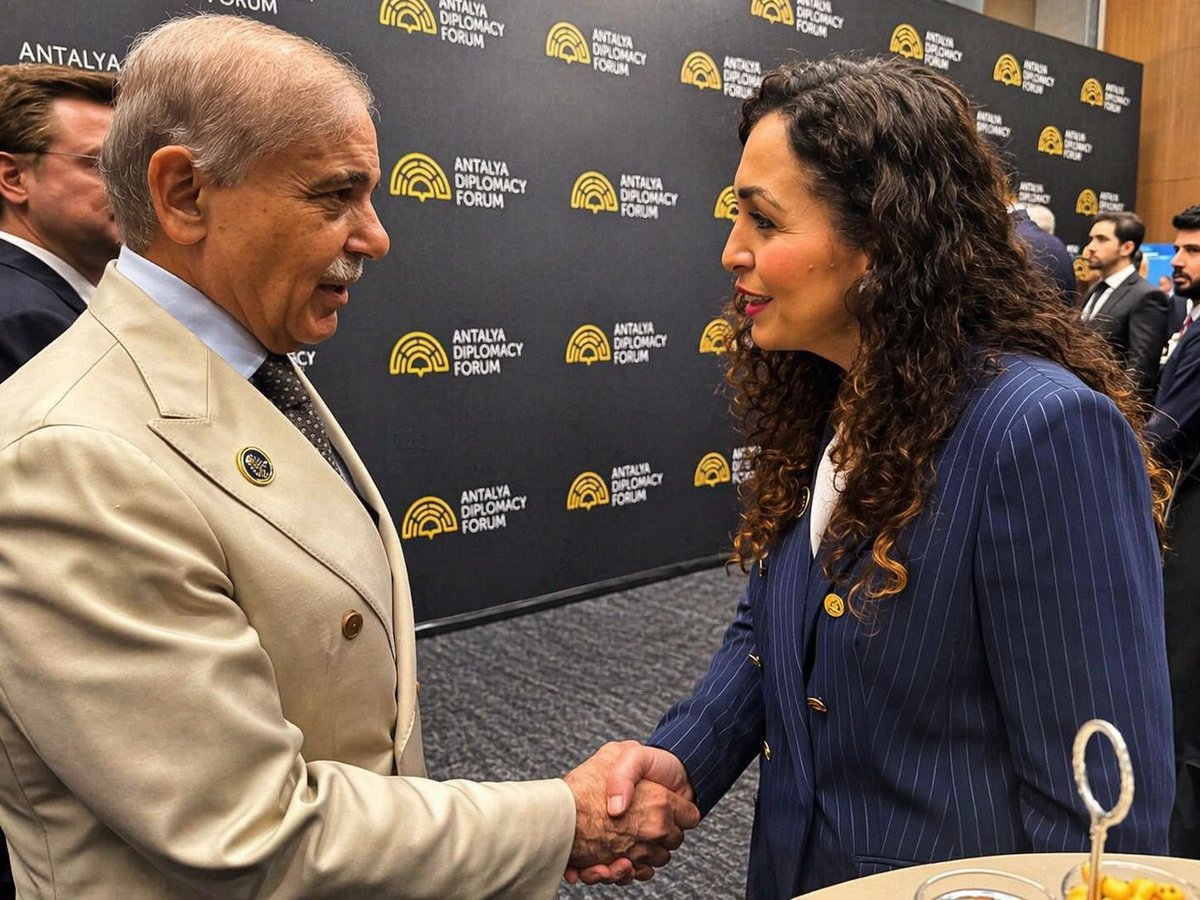 Always a pleasure to catch up with Pakistani PM <a href="/CMShehbaz/">Shehbaz Sharif</a> and thank him for the continuous commitment to deepen the cooperation with Kosovo.

I also commended Pakistan’s important role in mediating on Iran and the Strait of Hormuz, reflecting its commitment to regional peace,