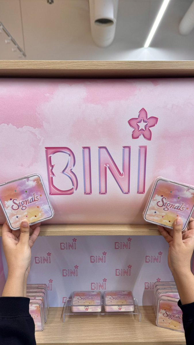 hello82 NYC tweet media