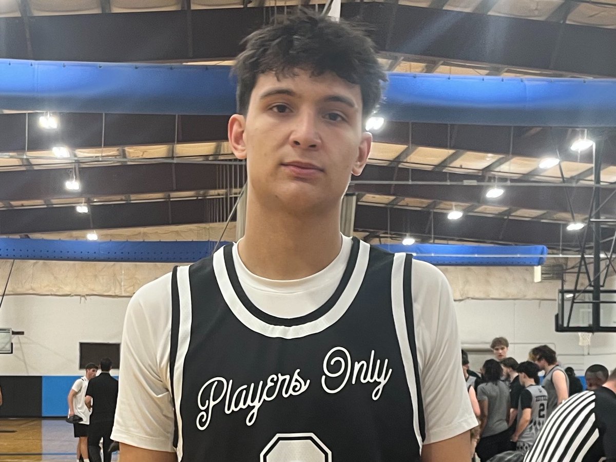 PrepHoopsOR's tweet photo. He didn’t play a ton of minutes as it was a blowout victory for @PlayersOnlyPdx 17U at the @HoopSource1 Super 24, but @ElijahGabriel08 made his presence known. The South Eugene junior swingman was fantastic finishing in transition, including a power dunk off an alleyoop. https://t.co/D5vcieM3rP